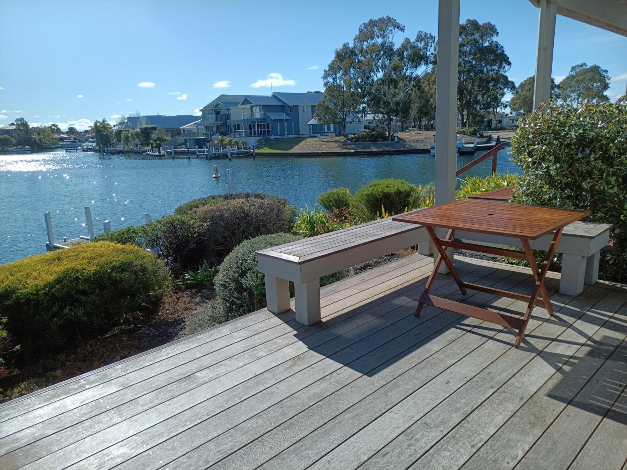פיינסוויל The View - Captains Cove Waterfront Resort מראה חיצוני תמונה