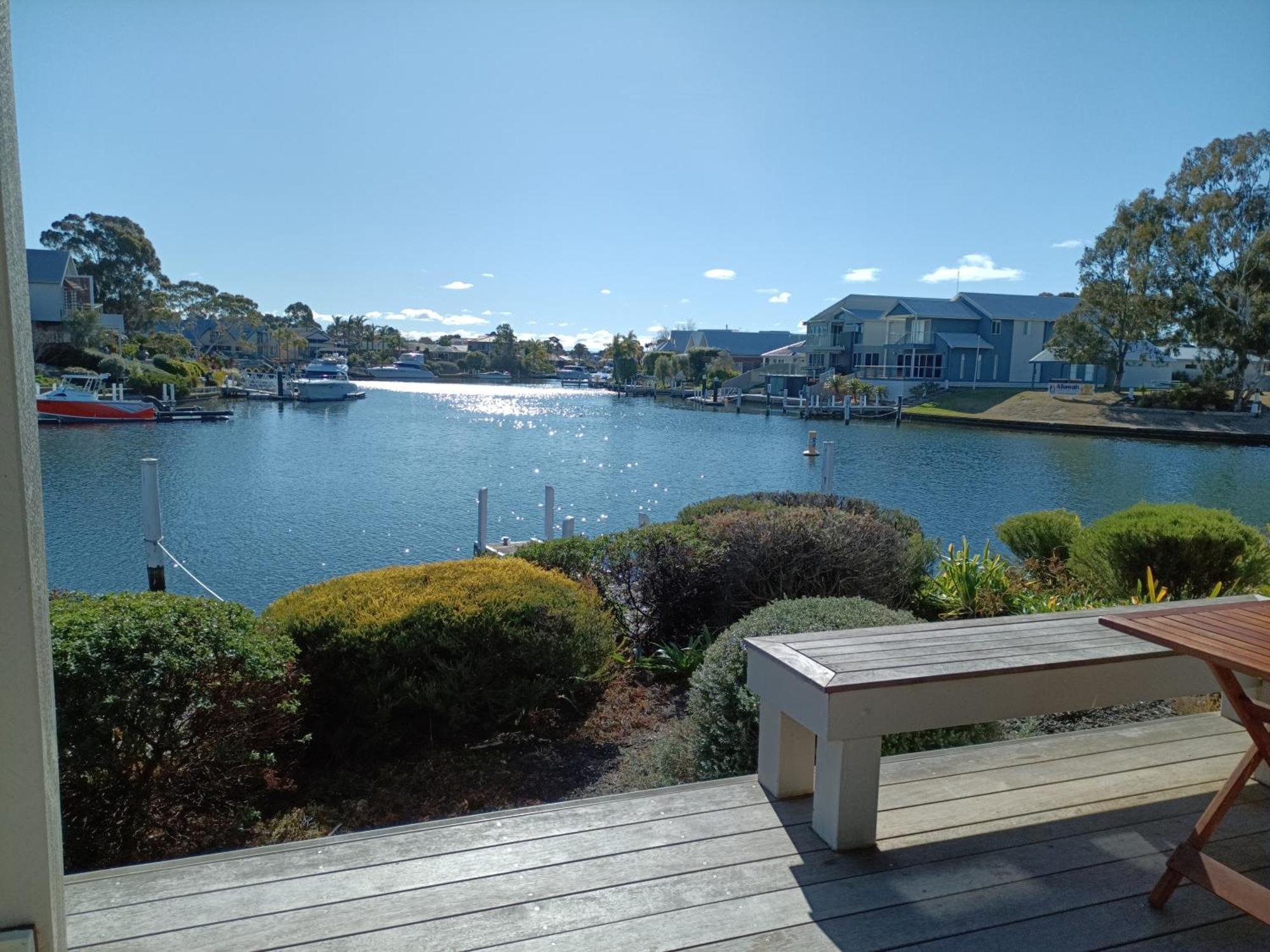 פיינסוויל The View - Captains Cove Waterfront Resort מראה חיצוני תמונה